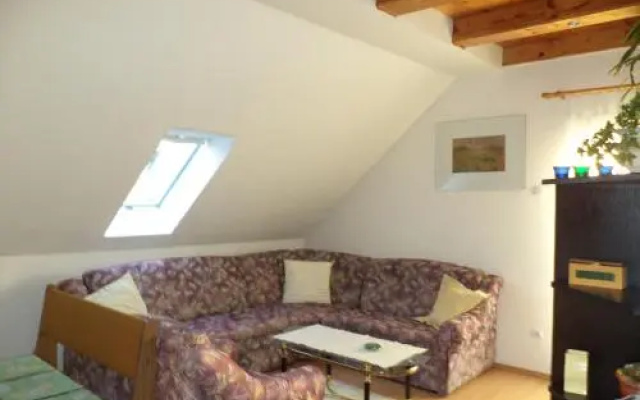 Flóra Apartman