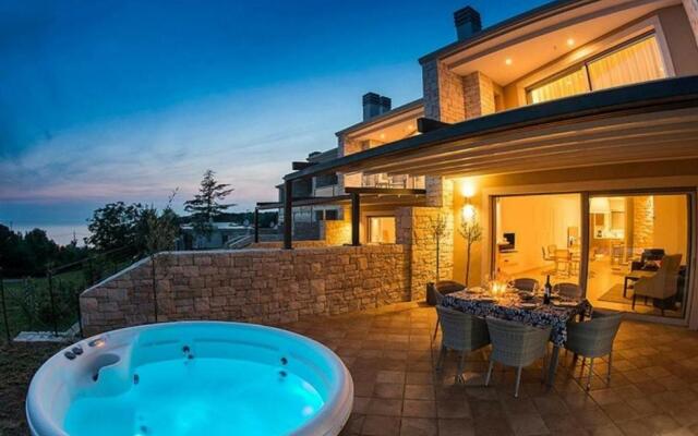 Villa Bobos place with Jacuzzi 46E