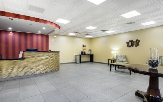 Quality Inn & Suites Charleston - Civic Center