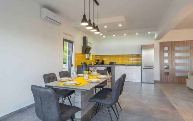 Swanky Villa in Turanj With Private Swimming Pool