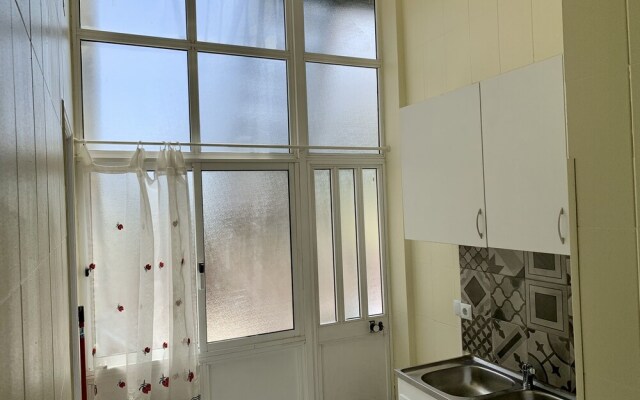 Lovely 2-bed Apartment in Lisbon Center