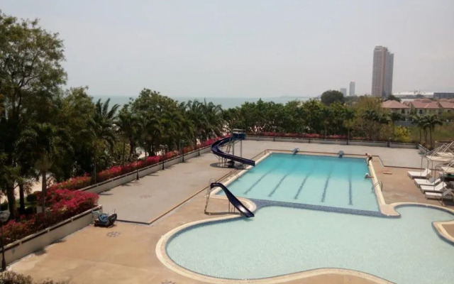 Cha-Am Grand Condotel by Frank