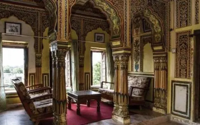 Narayan Niwas Castle