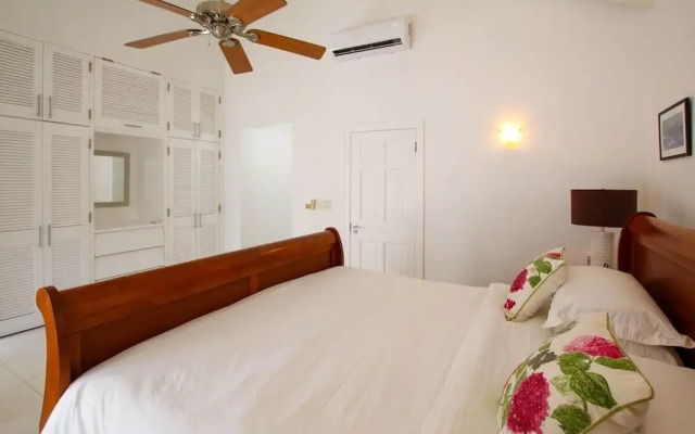 Large Townhouse with Plunge Pool, 3 mins from Beach - Turtle View 2 by BSL Rentals