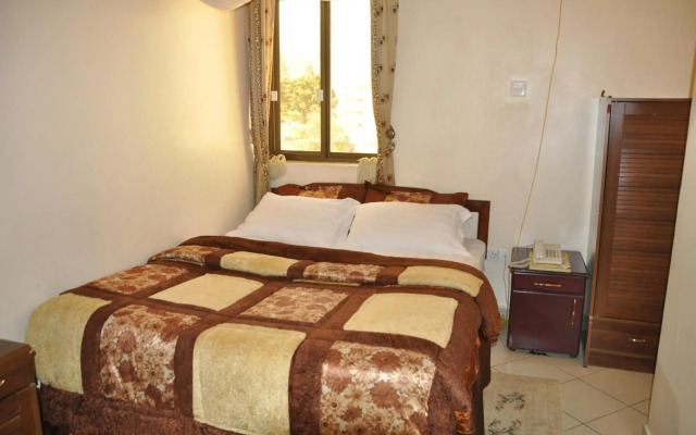 Rich Hotel