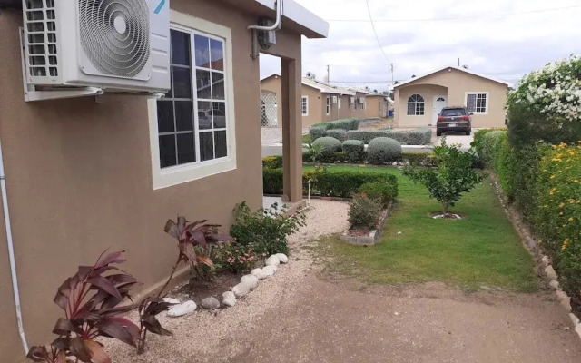 Charming 2-bed House in Portmore Gated Community