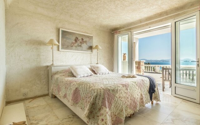 Luxury Villa with Jacuzzi in Les Issambres