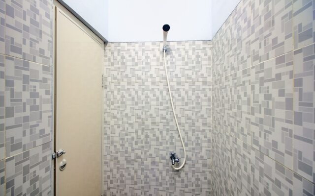 Oyo 2217 Permana Guesthouse Syariah