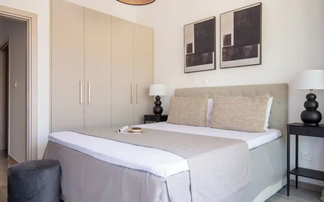 Sanders River Plaza - Neat 2 Bedroom Apt With Balcony