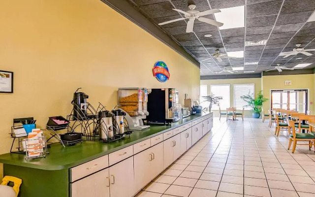 Clarion Pointe Marshall