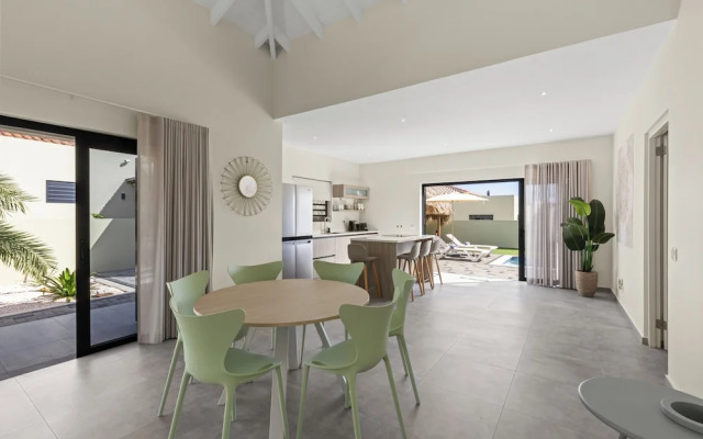 Villa pura vida with pool at mambo beach