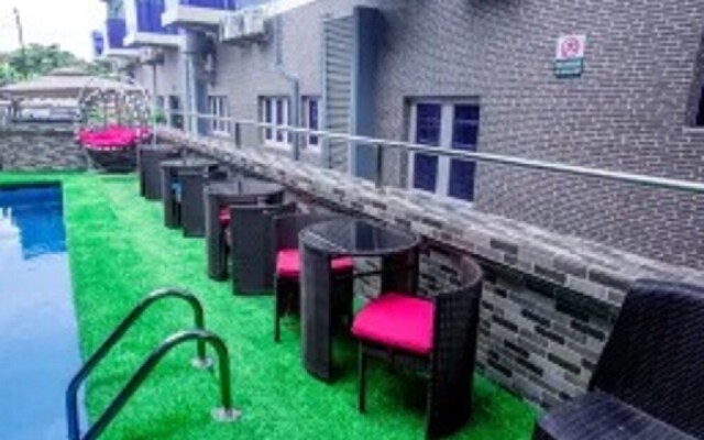 Doreen Grand Hotel & Suites
