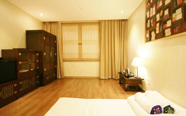 The Central Plaza Hotel