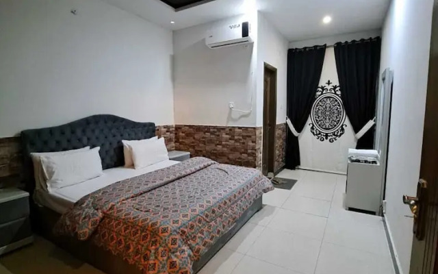 Delano Inn Guest House