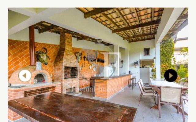 Deslumbrante casa condomínio fechado praia de Pernambuco - Guarujá