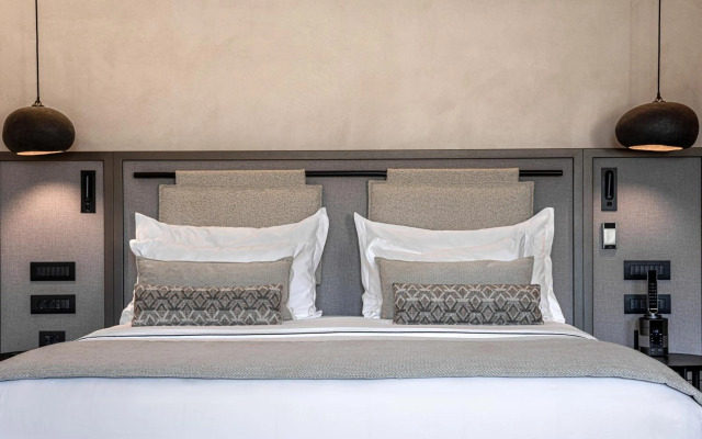 Aeonic Suites and Spa