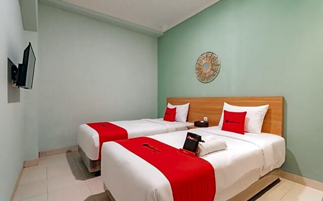 RedDoorz Plus @ Bagusrangin Street