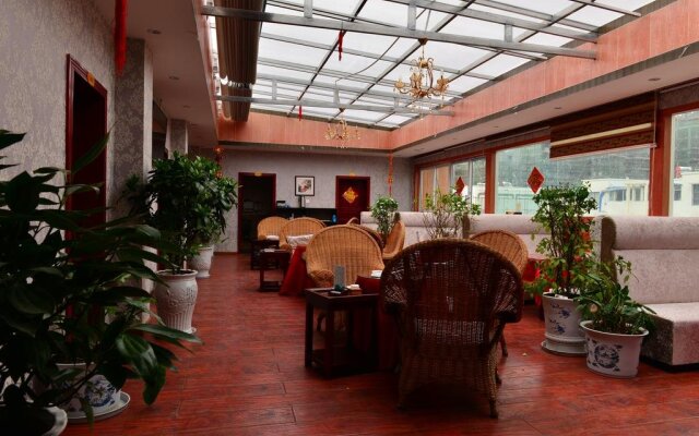 Xizang Linzhi JIalong Hotel