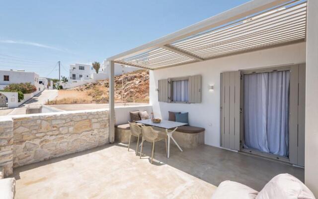 Michael Zeppos Studios, Naousa