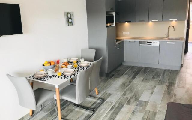 Appartement 2 pieces, renove, 2 piscines+tennis, mer, climatisation