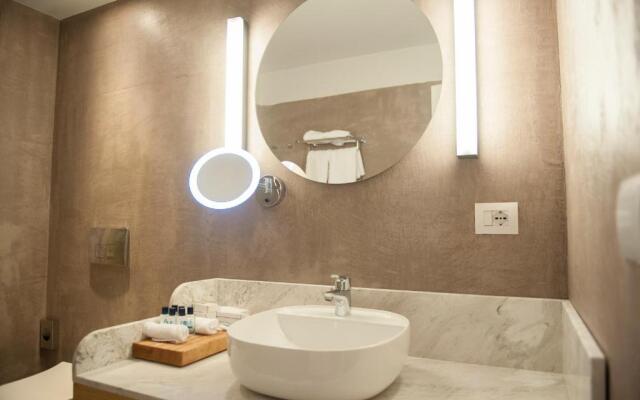Folie Marine Beach Hotel & Club