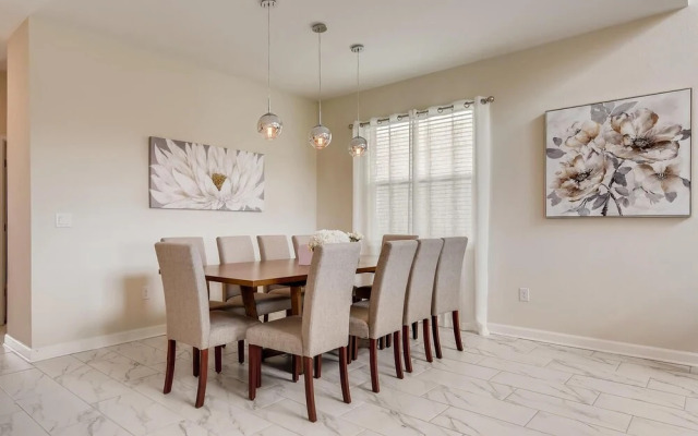 8923 CC - Fabulous 5BR Single Family: Sleeps 12 - Private Pool -