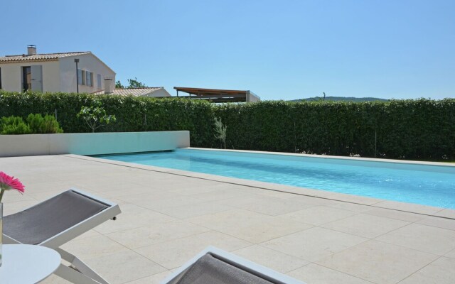 Vibrant Villa in Malaucène With Private Garden