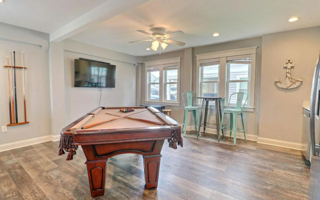 4059 - Bikinis & Martinis