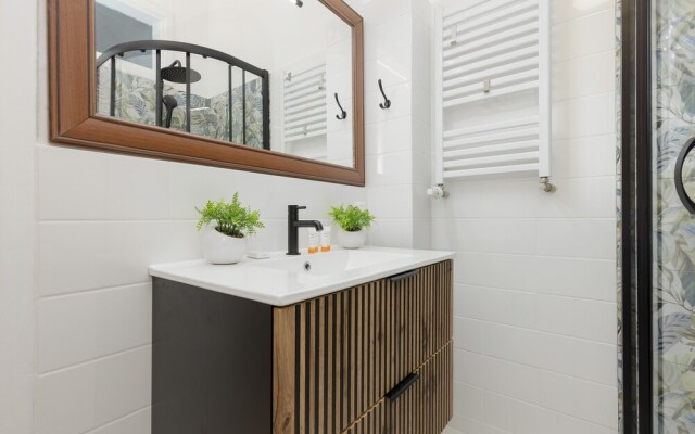 Apartment Mochnackiego Warsaw by Renters