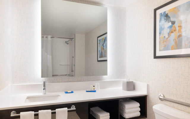 Holiday Inn Express & Suites Boston - Cambridge by IHG