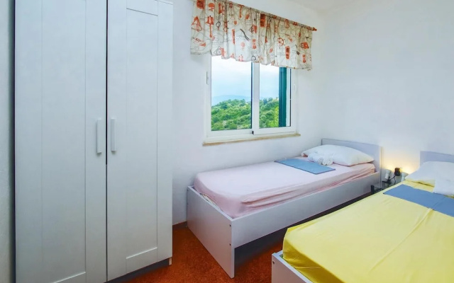 Awesome Apartment in Postira With 5 Bedrooms and Wifi