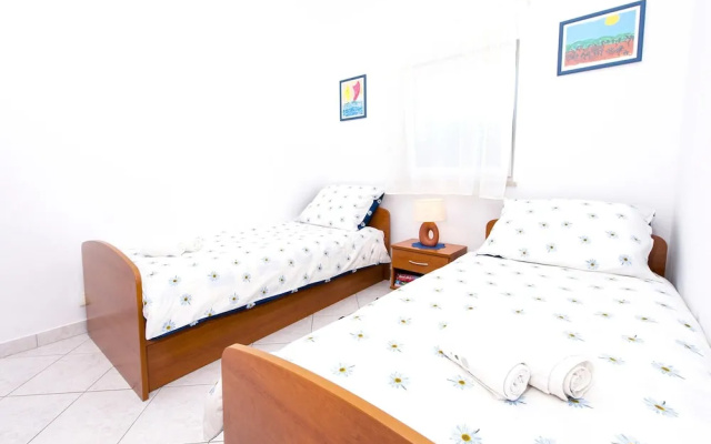 Bungalow With 2 Bedrooms in Montižana, With Wonderful sea View, Privat - Hotel in Porec - Photo 2