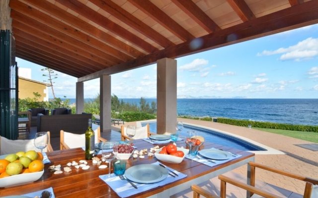 Luxurious Sea Front Villa in Mallorca