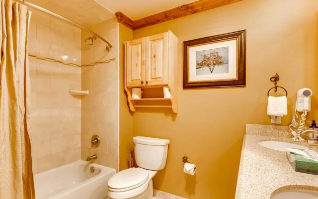 2 Bedroom Colorado Mountain Vacation Rental in River Run Village With Hot Tub Access and Walking Distance to Ski