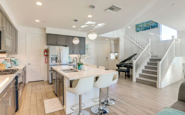 Lake & Mountain Views: Indio Oasis w/ Pool