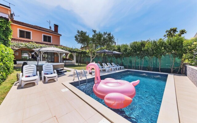 Awesome Home in Umag With 4 Bedrooms, Jacuzzi and Wifi