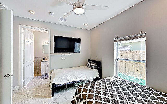 New Listing! Sumptuous Near Beach W/ Pool 3 Bedroom Home