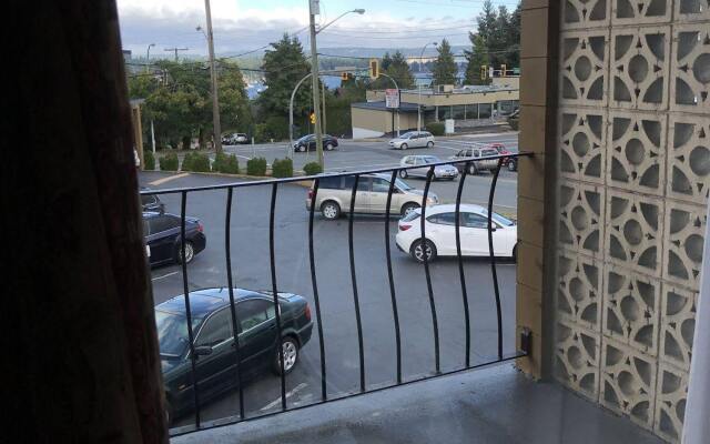 The Port-O-Call Inn & Suites