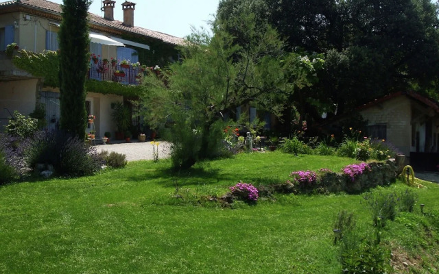 Luxurious Holiday Home with Pool in Pertuis France