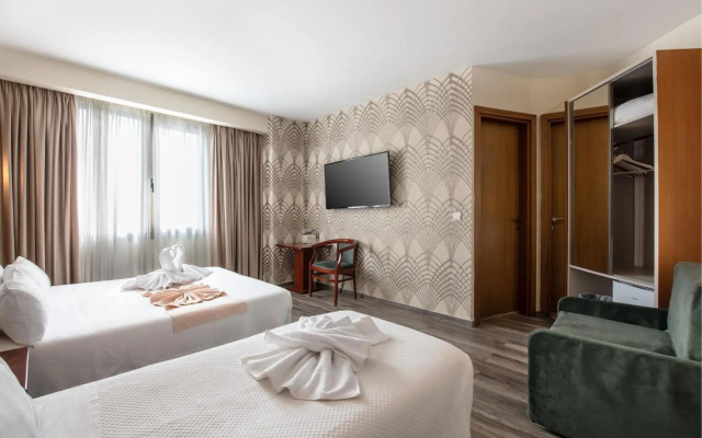 Golden City Hotel