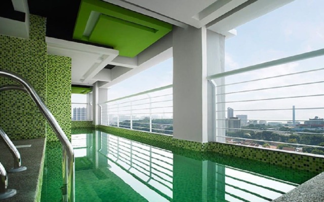 3BdR&2Bth condo Middle of Penang
