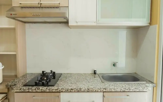 Simply Cozy 2BR Green Pramuka Apartment