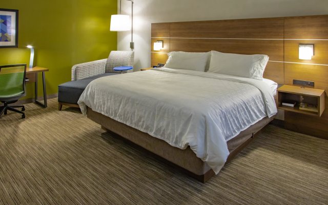 Holiday Inn Express Hotel & Suites Roseville-Galleria Area, an IHG Hotel