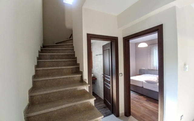 Villa *FRYNI*/5' from sea & center/Mountain View