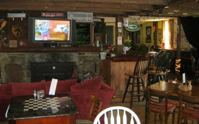 Stone Hearth Inn & Tavern