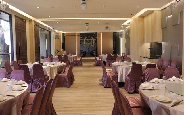 New Era Art Resort and Spa
