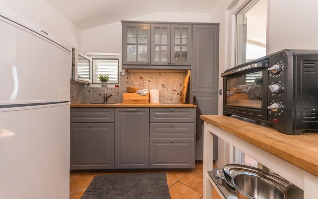 Amazing Home in Zdrelac With Wifi and 3 Bedrooms