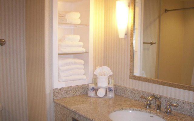 Holiday Inn Express Hotel & Suites Drums by IHG