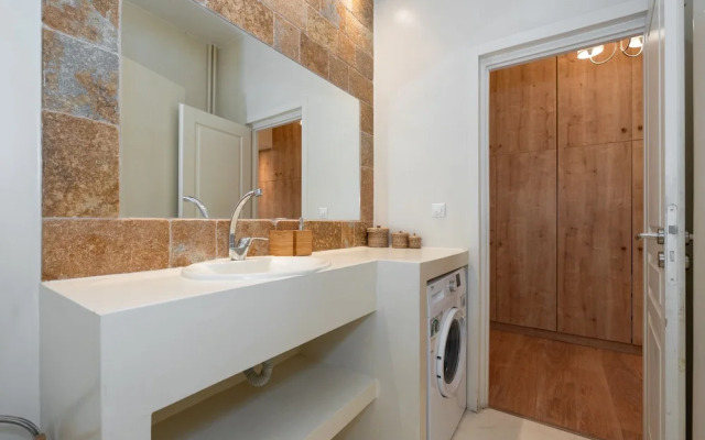Contemporary Apartment made of Wood and Stone