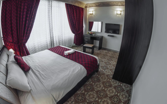 Sara Plaza Apartment Hotel